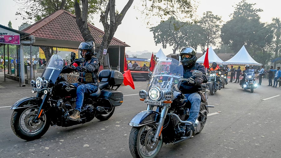 <div class="paragraphs"><p>Army personnel and others participate in the 'Glory Bike Ride' on a foggy winter morning at Fort William (Indian Army's Eastern Command headquarters) as a prelude to the Vijay Diwas, in Kolkata.</p></div>