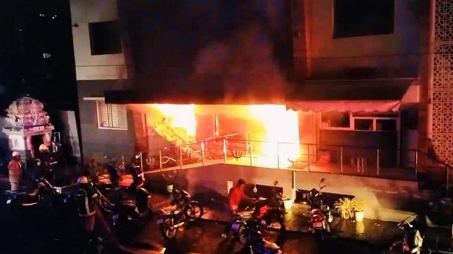 <div class="paragraphs"><p>Fire at the Tamil Nadu hospital</p></div>