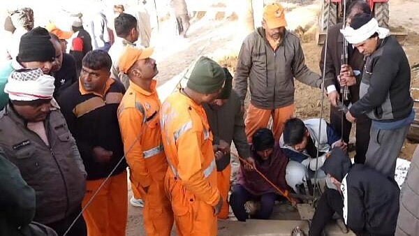<div class="paragraphs"><p>Efforts to rescue a five-year-old boy who fell into a borewell, in Dausa, Rajasthan, Wednesday, Dec. 11, 2024 came to naught.</p></div>