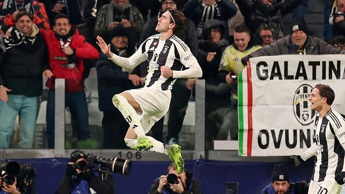 <div class="paragraphs"><p>Juventus' Dusan Vlahovic celebrates scoring their first goal with Kenan Yildiz.</p></div>