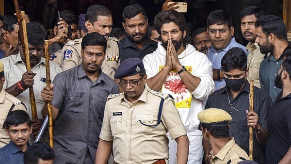 <div class="paragraphs"><p>Telugu actor Allu Arjun leaves the state-run Gandhi Hospital after medical check up, in Hyderabad.</p></div>