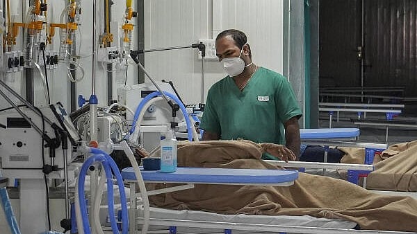 <div class="paragraphs"><p>File photo of a male nurse attending to a Covid-19 patient inside an ICU at Rajiv Gandhi Institute of Chest Disease in Bengaluru. (Representative image)</p></div>