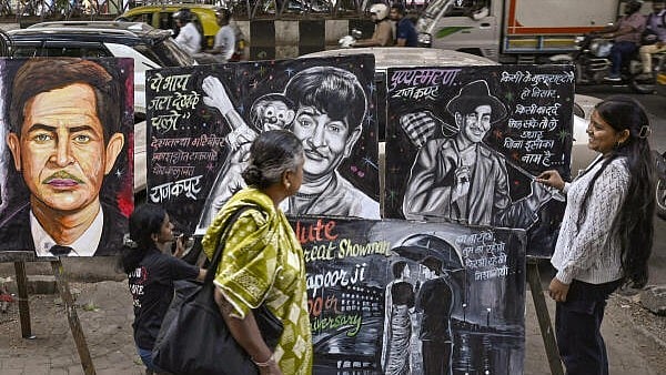 <div class="paragraphs"><p>Birth centenary of screen icon Raj Kapoor will continue till December 19 due to public demand.</p></div>