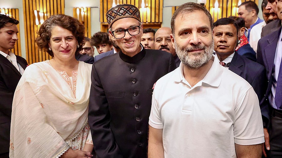 <div class="paragraphs"><p>Rahul Gandhi and party leader Priyanka Gandhi Vadra with Omar Abdullah</p></div>