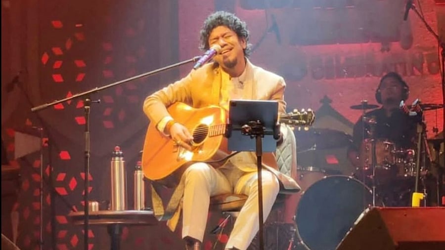 <div class="paragraphs"><p>Singer Papon performs at the Jashn-e-Rekhta festival in Delhi.</p></div>
