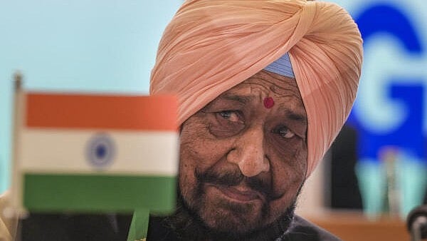 <div class="paragraphs"><p>Randhir Singh</p></div>