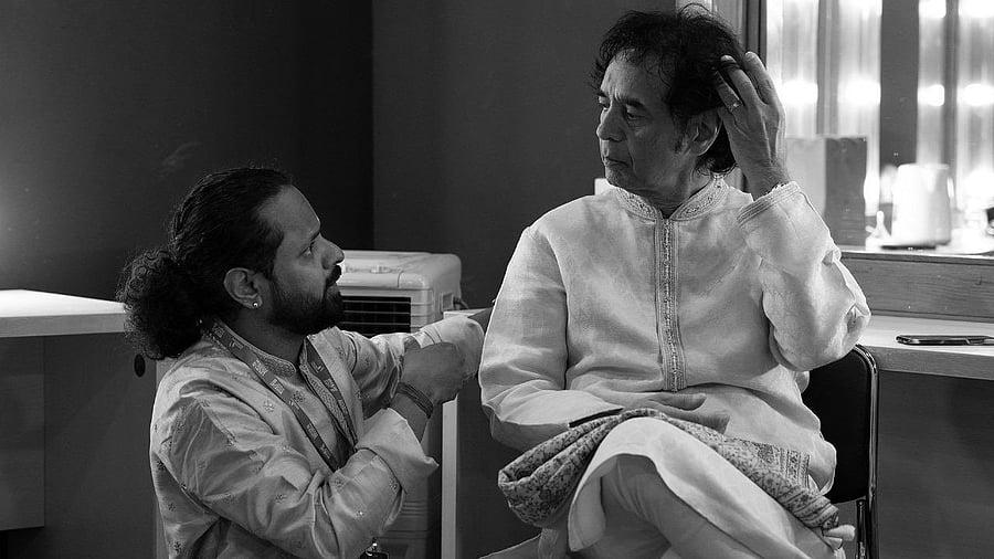 <div class="paragraphs"><p>Zakir Hussain</p></div>