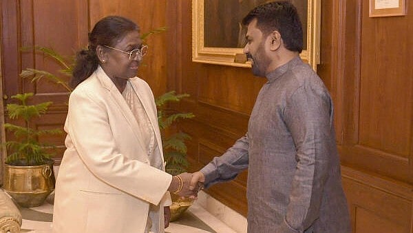 <div class="paragraphs"><p>President Droupadi Murmu with Sri Lankan President Anura Kumara Dissanayake during a meeting at Rashtrapati Bhavan, in New Delhi.</p></div>