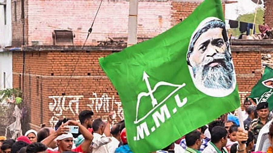 <div class="paragraphs"><p> JMM leader waves the party flag </p></div>