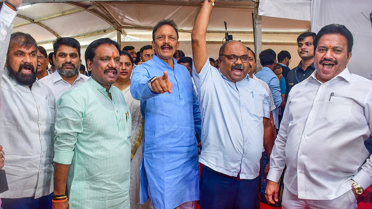 Maharashtra: Opposition stages protest on Vidhan Bhawan steps against EVMs