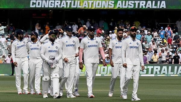 <div class="paragraphs"><p>India's Virat Kohli with Mohammed Siraj, Harshit Rana, Rishabh Pant, Shubman Gill and teammates look dejected after losing the match.</p></div>