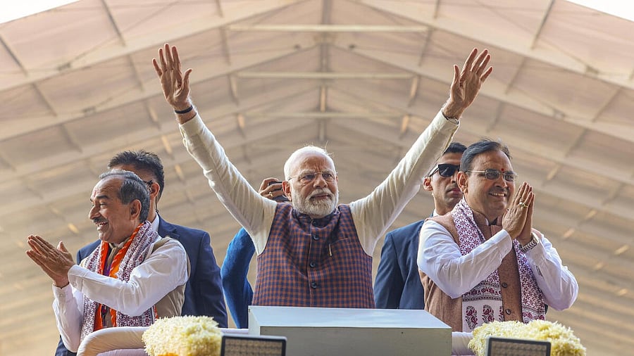 <div class="paragraphs"><p>Prime Minister Narendra Modi with Rajasthan Chief Minister Bhajanlal Sharma during the 'Ek Varsh-Parinaam Utkarsh' event, marking the completion of one year of the state government, in Jaipur, Tuesday, Dec. 17, 2024.</p></div>