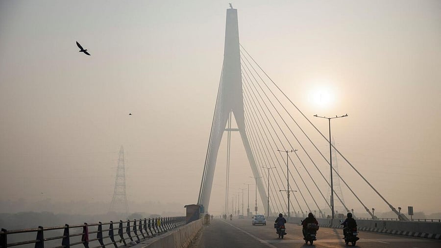 <div class="paragraphs"><p>Vehicles move on the road as Delhi's air quality turns 'severe'. Representative image</p></div>