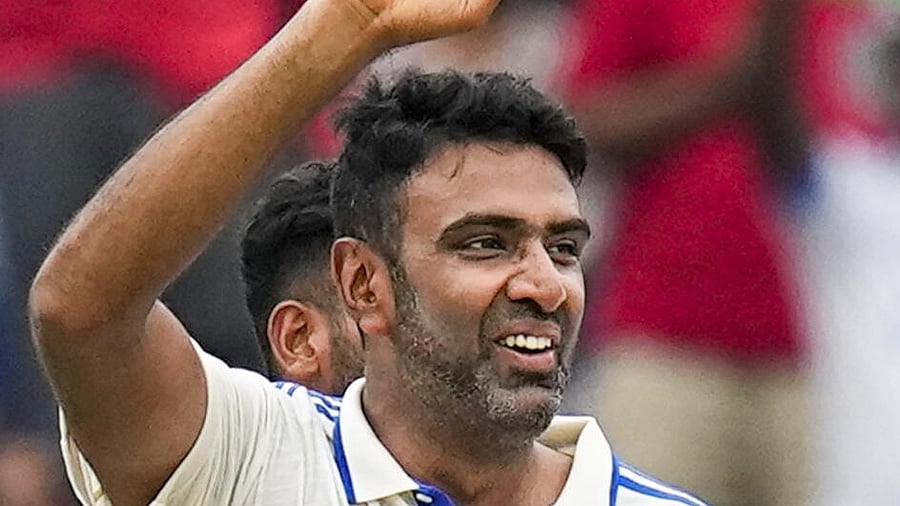 <div class="paragraphs"><p>R Ashwin</p></div>