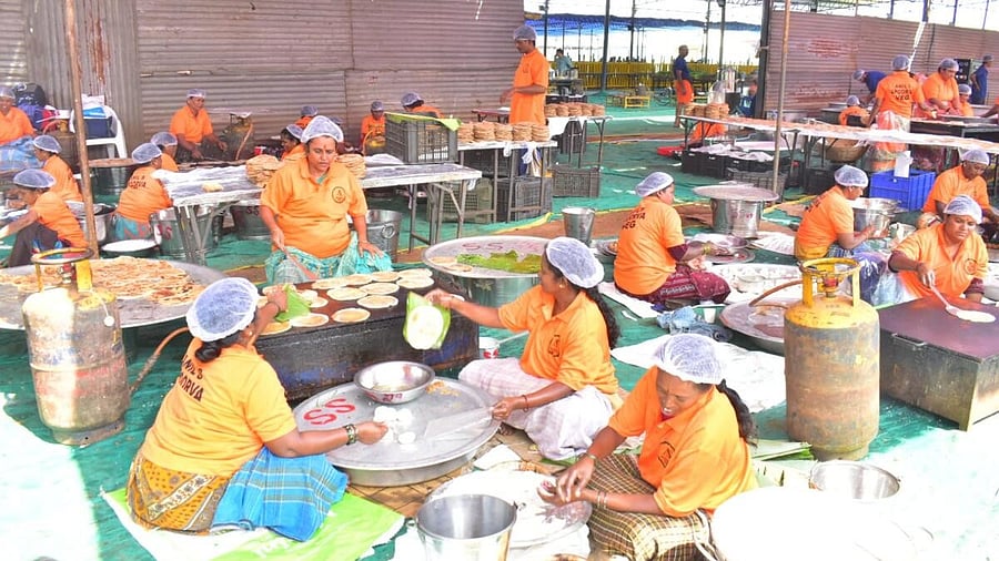<div class="paragraphs"><p>Preparation of Holiges to offer feast to visitiors of Akhila Bharatha Kannada Sahithya Sammelana begins in Mandya on Wednesday. </p></div>