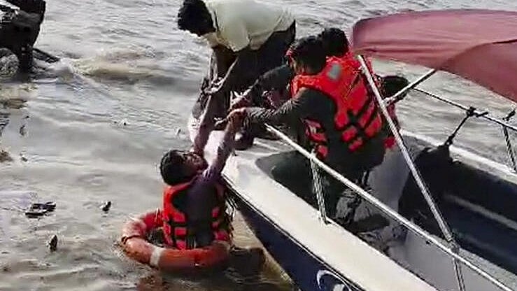 <div class="paragraphs"><p>Passengers being rescued after a ferry capsized off Mumbai coast when a Navy craft crashed into it, Wednesday, Dec. 18, 2024</p></div>