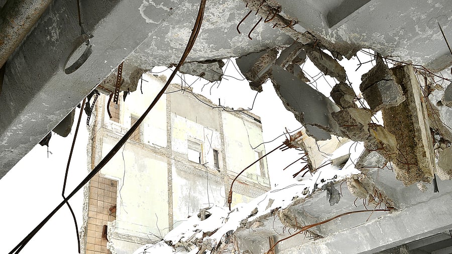 <div class="paragraphs"><p>Image for representation showing a collapsed roof.</p></div>