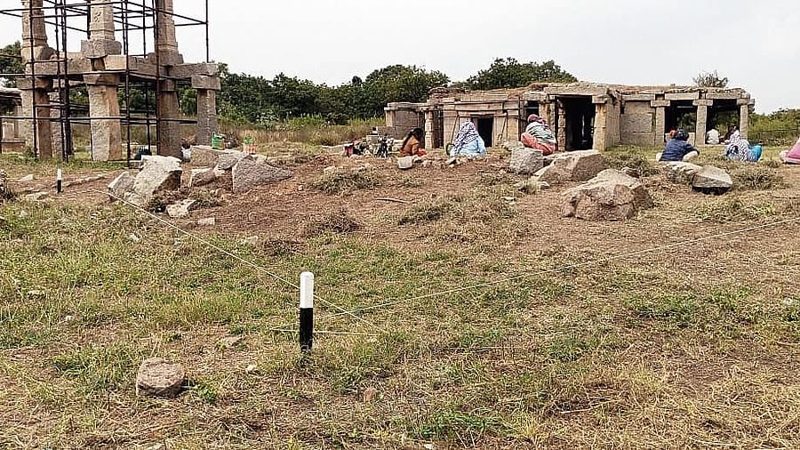 <div class="paragraphs"><p>Labourers clear an area near Hazara Rama Temple in Hampi for excavation. The Archaeological Survey of India (ASI) officials believe that the one-km stretch of Pan Supari Bazaar is the area where traders were selling gold, diamonds and other precious metals during the peak of Vijayanagar kingdom.</p></div>