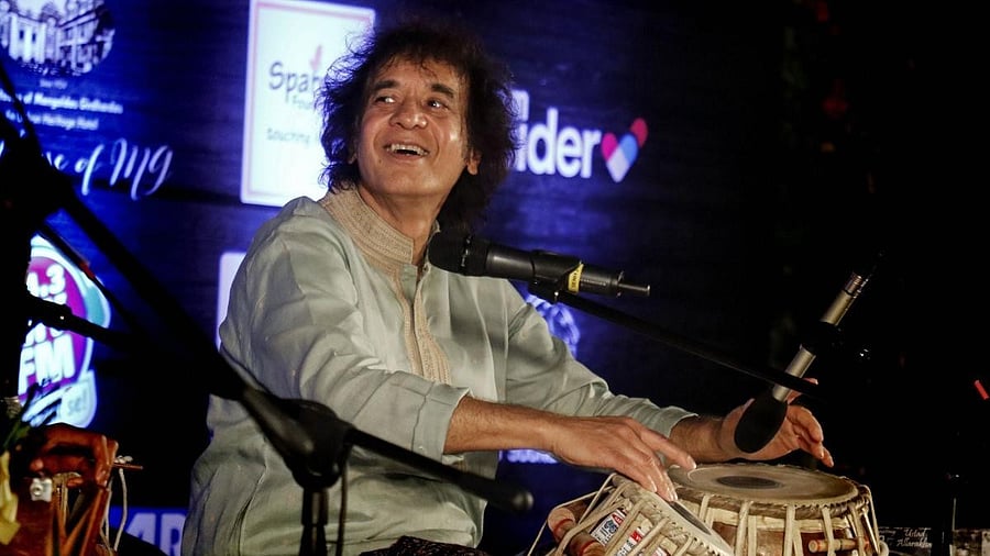 <div class="paragraphs"><p>Zakir Hussain</p></div>