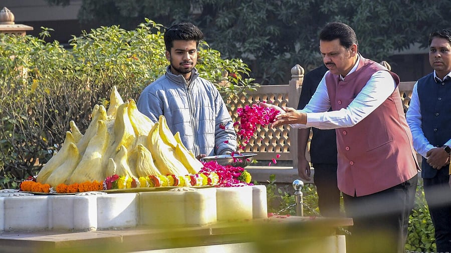 <div class="paragraphs"><p>Maharashtra Chief Minister Devendra Fadnavis pays tribute to RSS founder Dr. Keshav Baliram Hedgewar at RSS headquarters, in Nagpur.</p></div>