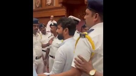 <div class="paragraphs"><p>Hebbalkar’s supporters, who stormed into Suvarna Vidhana Soudha and tried to attack Ravi, were detained by the police.</p></div>
