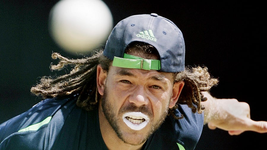 <div class="paragraphs"><p>Andrew Symonds.</p></div>