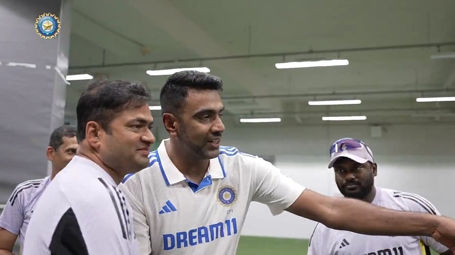 <div class="paragraphs"><p>Ravichandran Ashwin with BCCI support staff.&nbsp;</p></div>