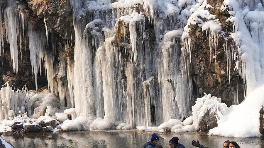 <div class="paragraphs"><p>A thin layer of fog was also witnessed in many parts of Srinagar city which recorded a minimum temperature of minus 6 degrees Celsius, down from minus 4.5 degrees Celsius the previous night, the officials said.</p></div>