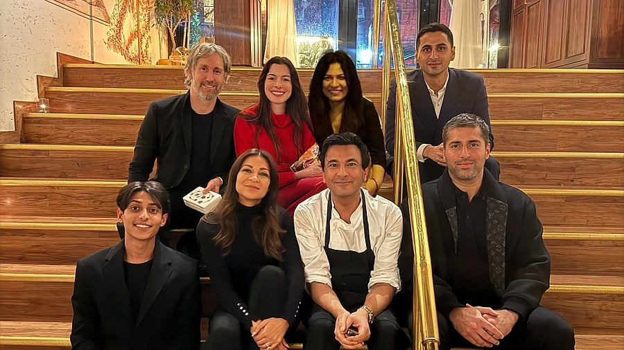 <div class="paragraphs"><p>Renowned chef Vikas Khanna has shared a heartfelt post after Academy Award-winning actor Anne Hathaway visited his New York restaurant.</p></div>