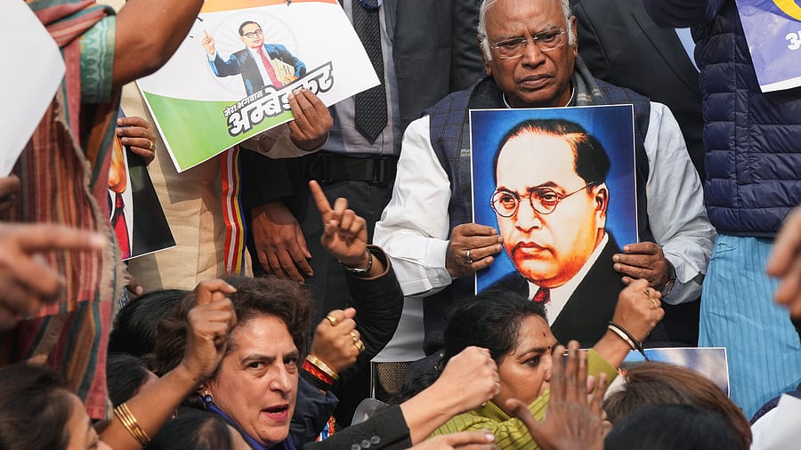 <div class="paragraphs"><p> Congress President Mallikarjun Kharge, Priyanka Gandhi and other INDIA Bloc MPs take part in a protest march demanding an apology and resignation of Union Home Minister Amit Shah over his remarks on Babasaheb Ambedkar, at Parliament complex.</p></div>