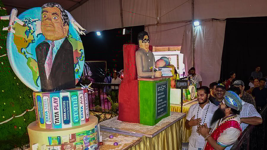 <div class="paragraphs"><p>Visitors admire the cakes resembling Ratan Tata and SM Krishna at Palace Grounds on Friday.</p></div>