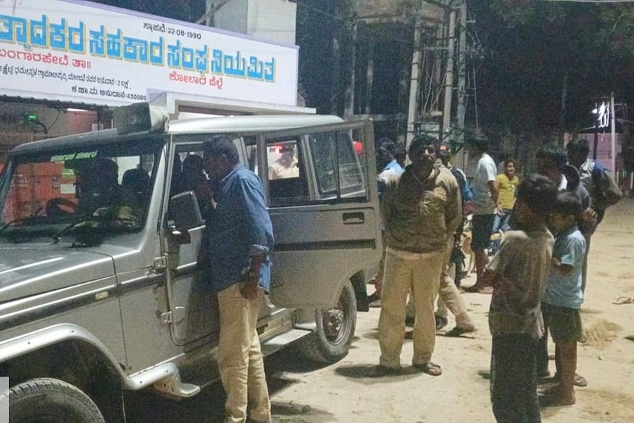 <div class="paragraphs"><p>Forest personnel alert people about elephant herd movement in border areas of Bangarpet taluk.</p></div>