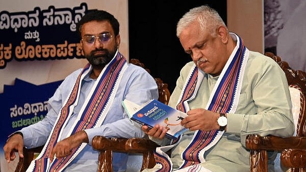 <div class="paragraphs"><p>Author of Vikas Kumar P and BJP National General Secretary B L Santosh at the event.&nbsp;</p></div>