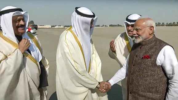 <div class="paragraphs"><p>Prime Minister Narendra Modi being welcomed upon his arrival at the airport, in Kuwait, Saturday, Dec. 21, 2024.</p></div>