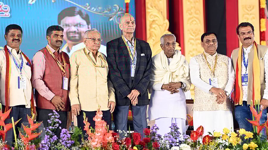 <div class="paragraphs"><p>Former secretary for irrigation, Karnataka government, and water expert Capt S Raja Rao with chairman of 87th Akhila Bharatha Kannada Sahitya Sammelana Go Ru Channabasappa, in Mandya, on Saturday. Retired professor of University of Agriculture Sciences, M N Thimmegowda, on condition of lakes and ponds in Kaveri Achcut area,&nbsp;water expert Krishna Kolharkulkarni and former VC of UAS A B Patil are seen. </p></div>