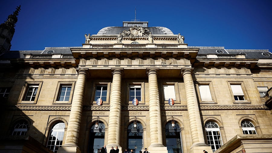 <div class="paragraphs"><p>General view of the courthouse on the Ile de la Cite.</p></div>