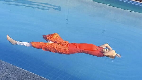 <div class="paragraphs"><p>Roma Hemvani holds 'Aquatic Meditation Mudra' while floating on water, in Lucknow, Saturday, Dec. 21, 2024. Hemvani set a new record for holding 'Aquatic Meditation Mudra' while floating on water.</p></div>