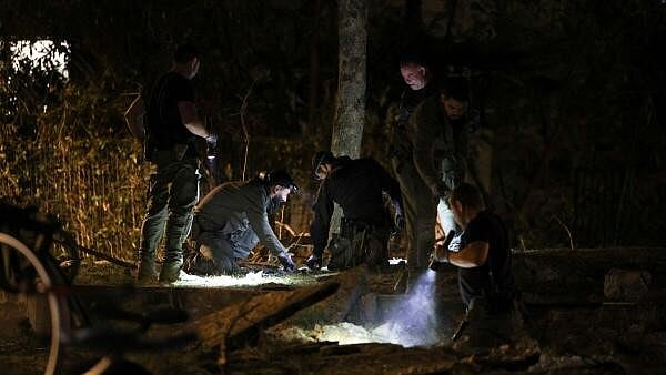 <div class="paragraphs"><p>Israeli emergency services work at the scene of a missile strike, in Jaffa, south of Tel Aviv.</p></div>