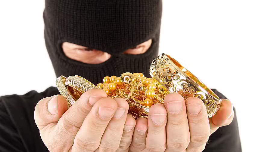 <div class="paragraphs"><p>Representative image a burglar.</p></div>
