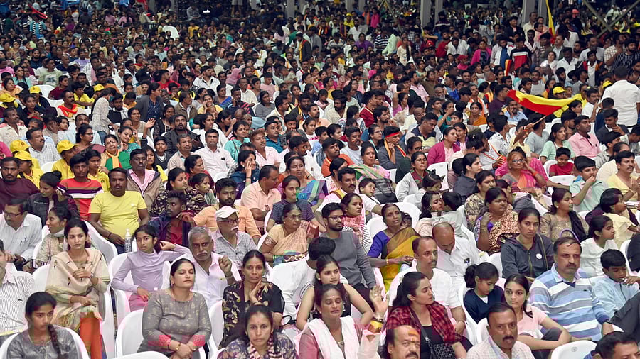 <div class="paragraphs"><p>People attend the 87th Akhila Bharatha Kannada Sahitya Sammelana in Mandya, Dec 21, 2024.</p></div>
