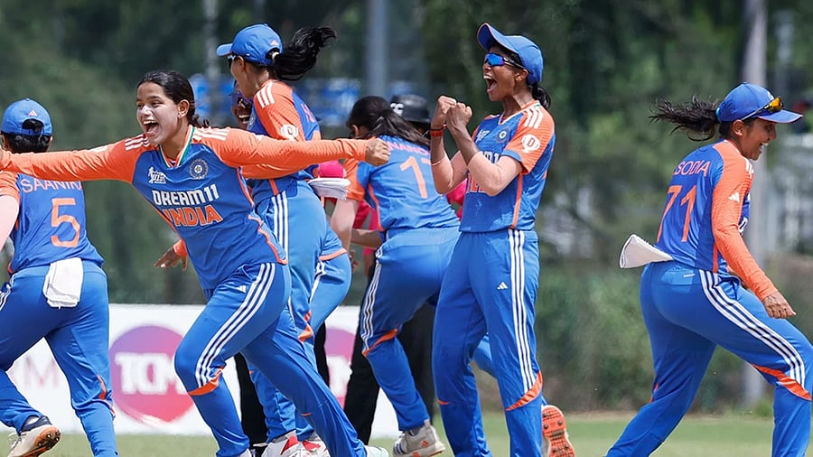 <div class="paragraphs"><p>India were restricted to a below-par total, and Bangladesh seemed well on track for a win once they reached 44 for two in the seventh over.</p></div>