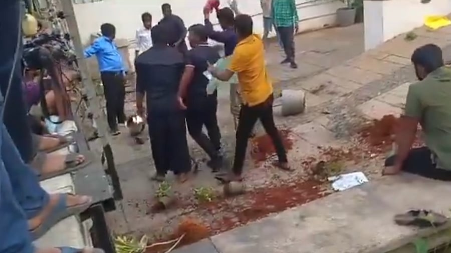 <div class="paragraphs"><p>Screengrab from a video showing vandalism at Allu Arjun's residence in Hyderabad, December 22, 2024.</p></div>