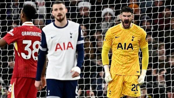 <div class="paragraphs"><p>Tottenham Hotspur's Fraser Forster looks dejected after Liverpool's Mohamed Salah scores their fourth goal.</p></div>