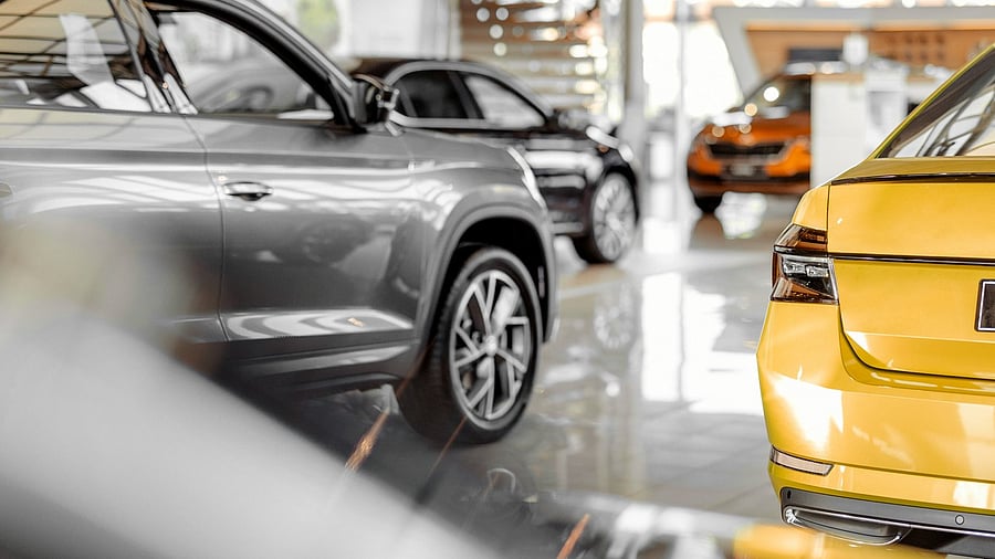 <div class="paragraphs"><p>Car dealership</p></div>