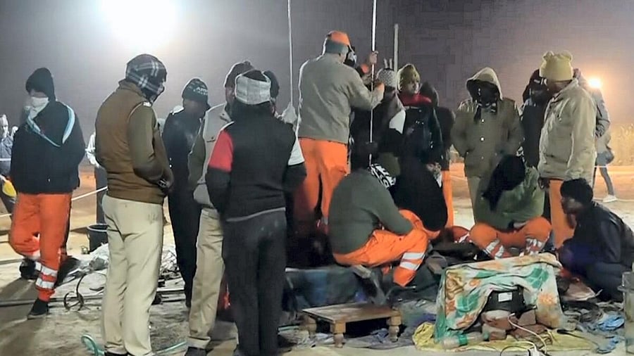 <div class="paragraphs"><p>NDRF and SDRF personnel during a rescue operation to save a 3-year-old girl who fell into a borewell in the Kotputli-Behror district, Rajasthan.</p></div>