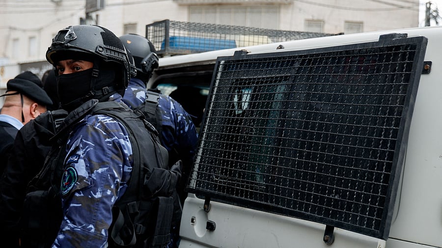 <div class="paragraphs"><p>The official Palestinian news agency <em>WAFA</em> said Israeli forces prevented ambulance crews from reaching Salem by opening fire on him.</p></div>