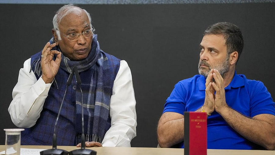 <div class="paragraphs"><p>Congress President Mallikarjun Kharge with LoP in the Lok Sabha and party MP Rahul Gandhi.</p></div>