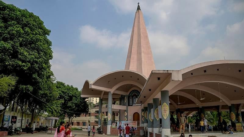 <div class="paragraphs"><p>A Hindu temple in Bangladesh.</p></div>