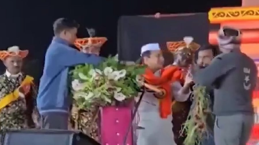 <div class="paragraphs"><p>Maharashtra's minister of fisheries and ports Nitesh Rane was garlanded with onions at a public event.&nbsp;</p></div>