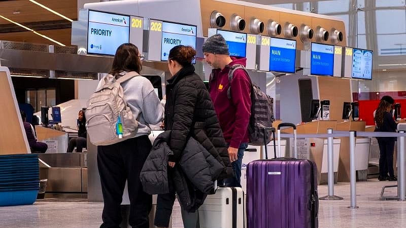 <div class="paragraphs"><p>Passengers stuck at an American airport.</p></div>